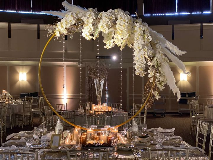 pinspot lighting at an event